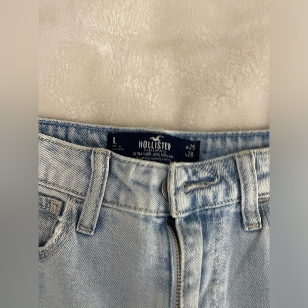 Hollister Ripped Mom Jeans - Picture 5 of 6